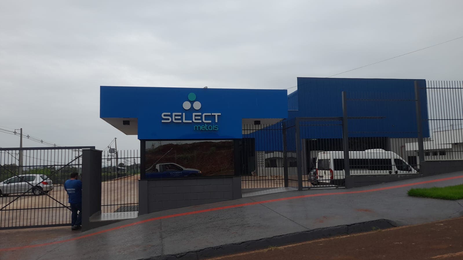 Fachada da loja Select Atacadista, cliente da Insectus, vista da entrada principal